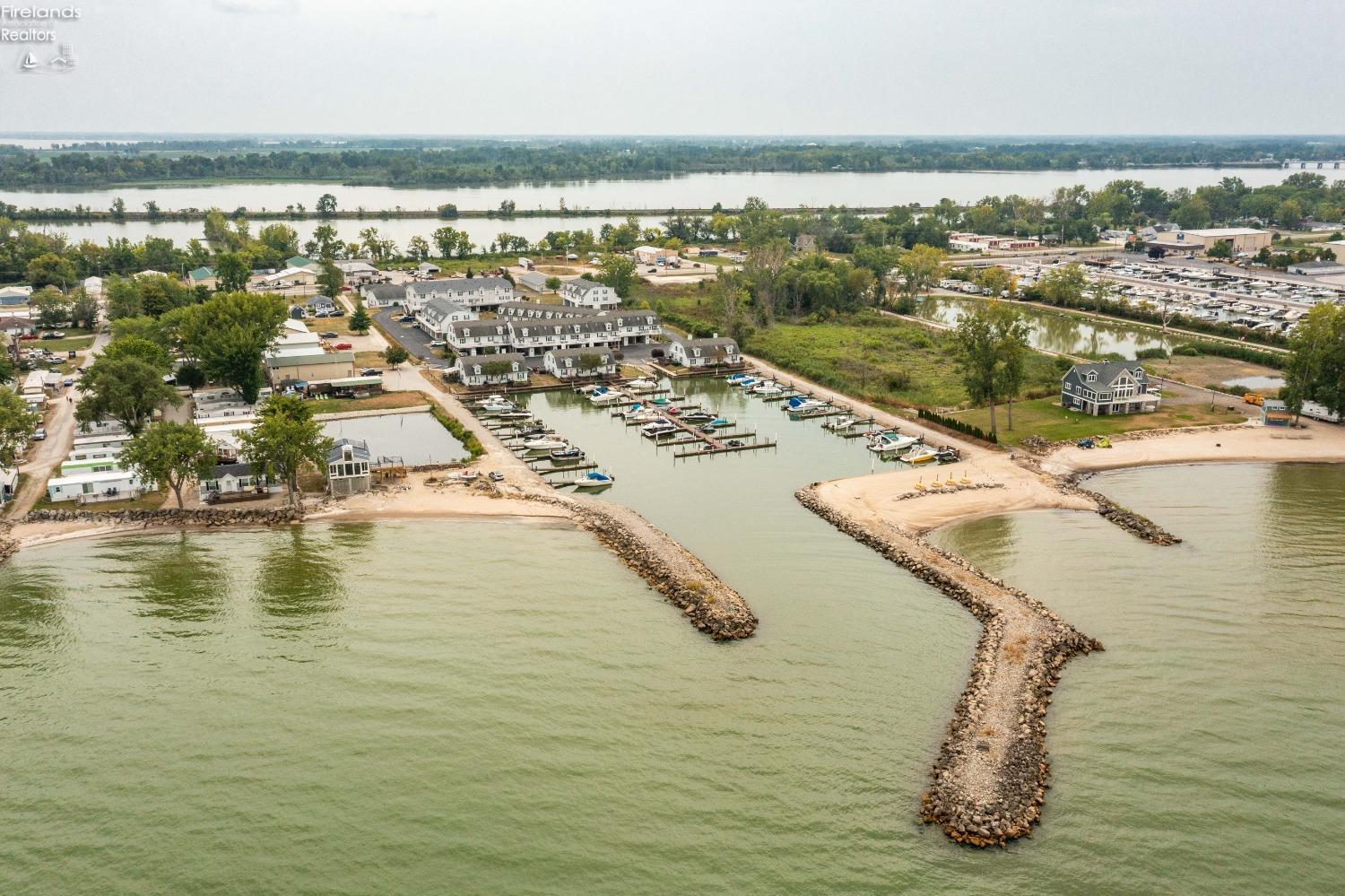 121 Schooner Point