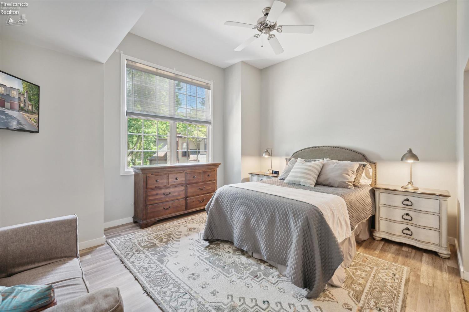 4340 Marin Woods B
