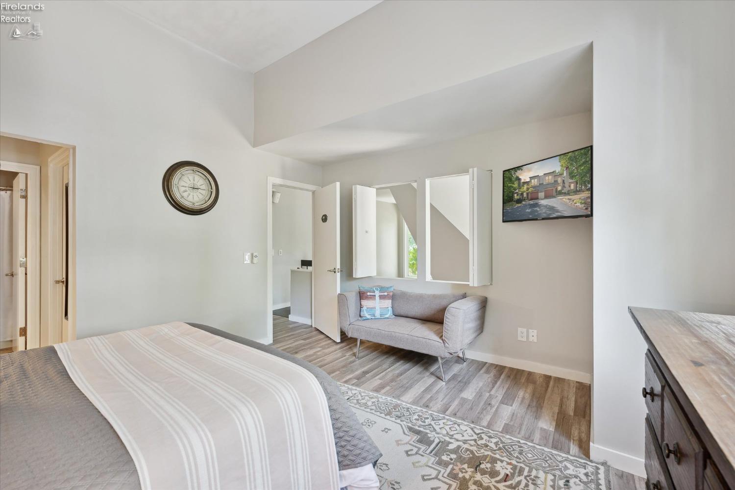 4340 Marin Woods B
