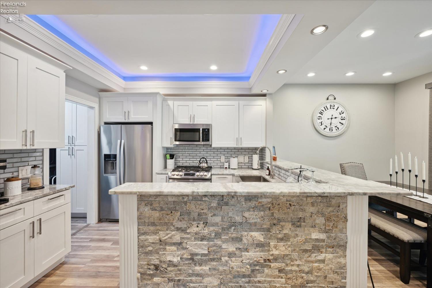 4340 Marin Woods B