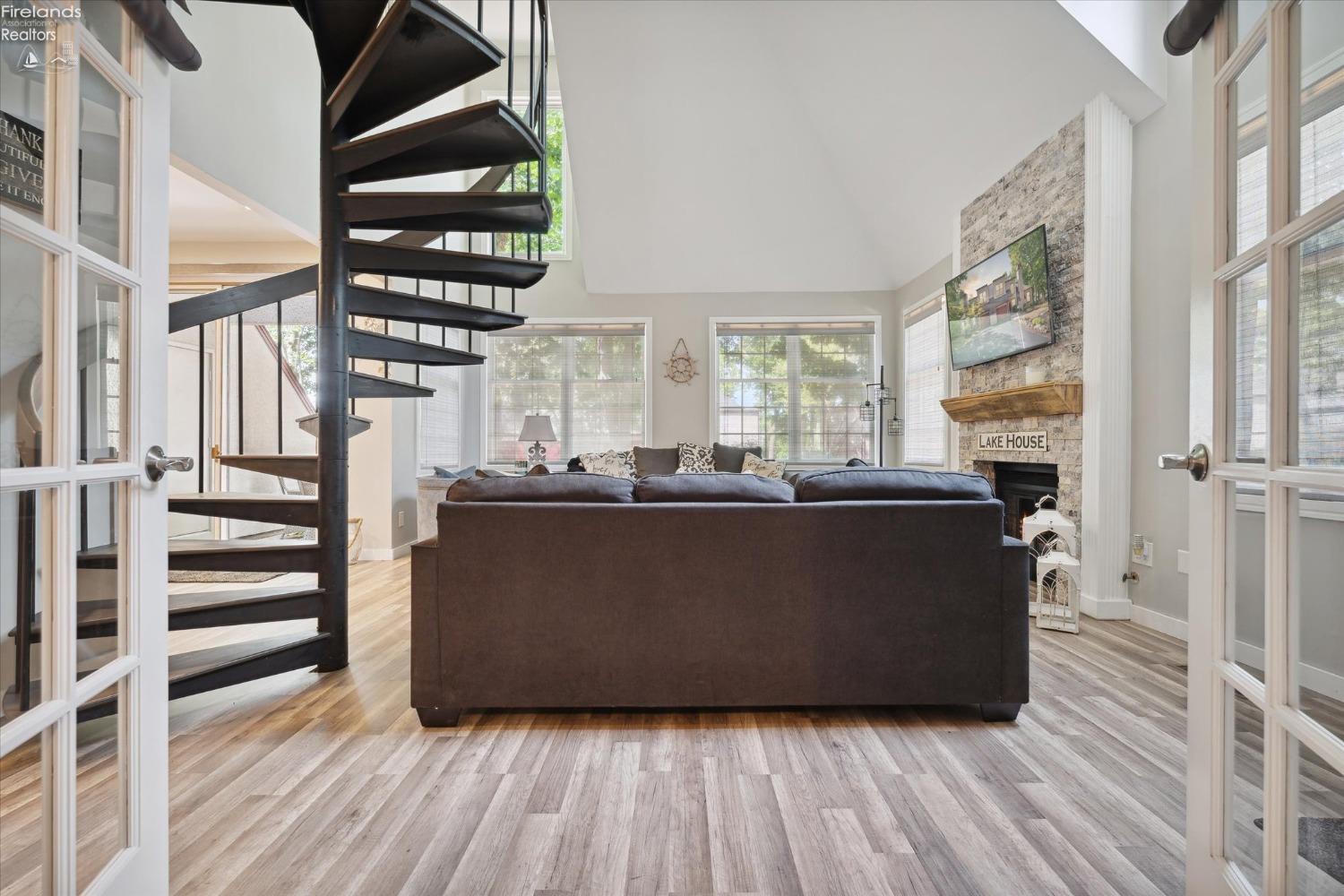 4340 Marin Woods B