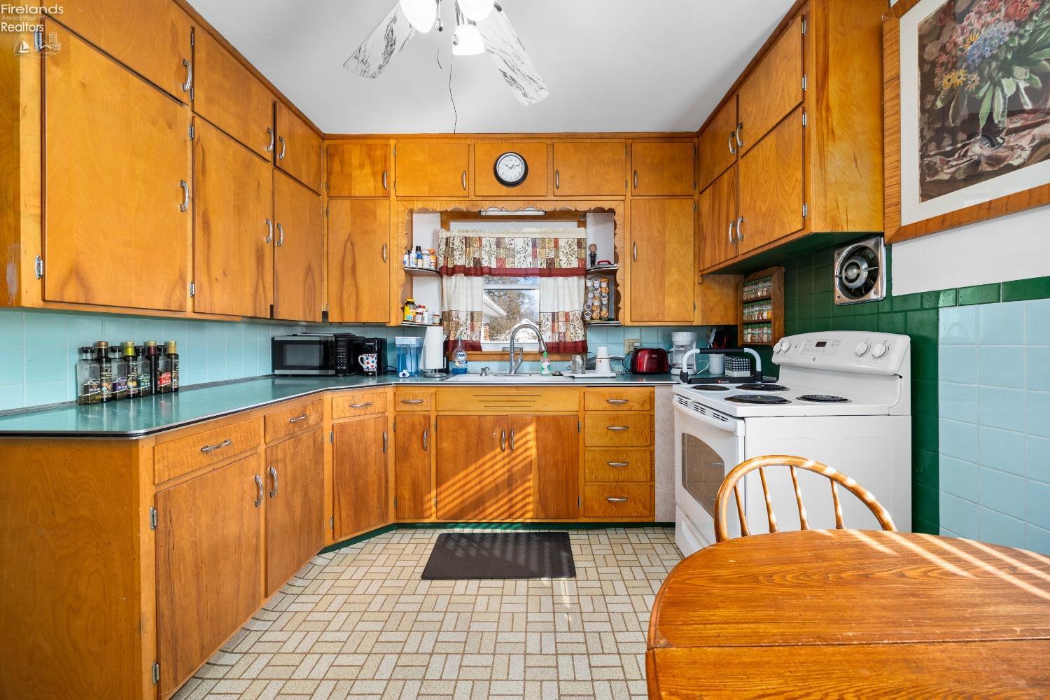 522 W 3rd Street