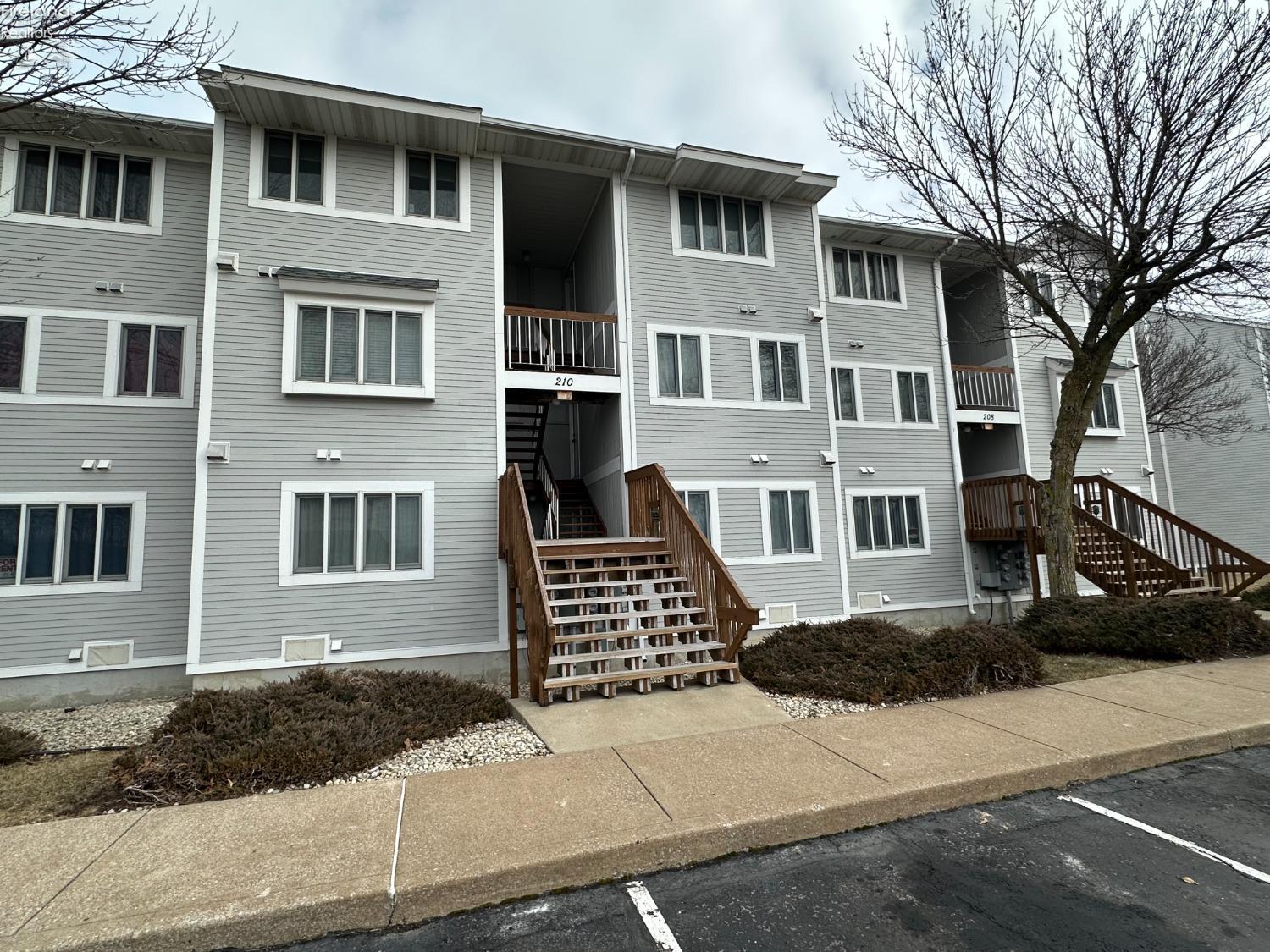210 W Lake Shore Drive B
