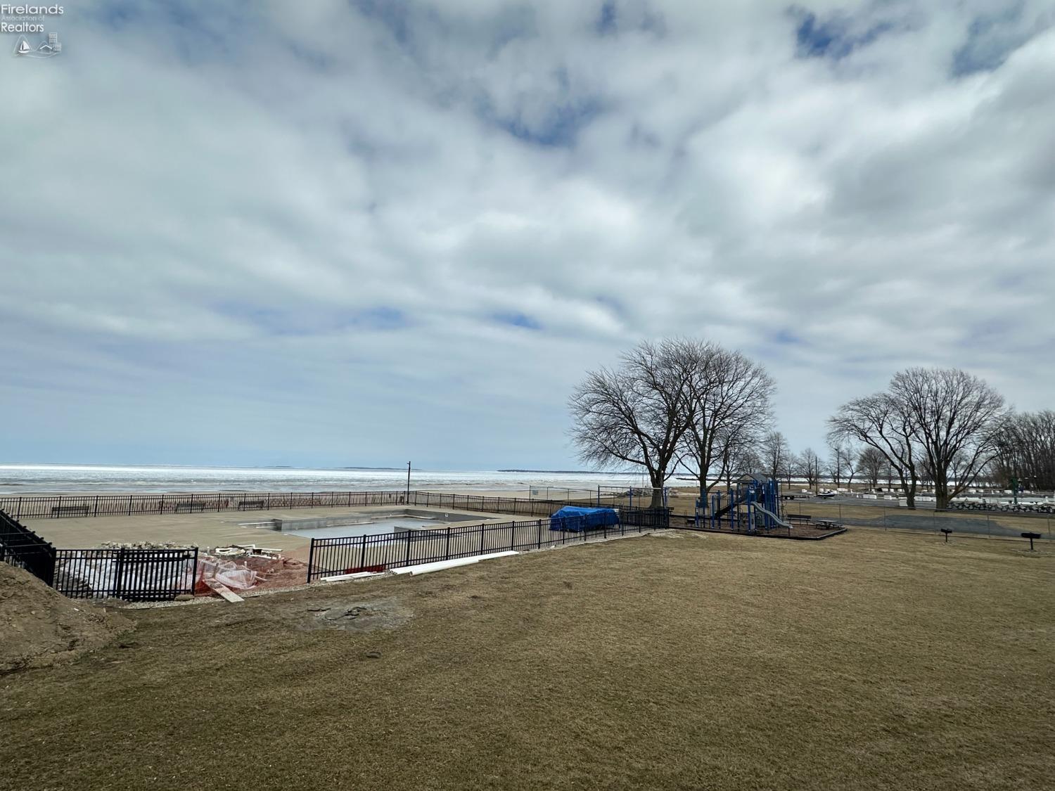 210 W Lake Shore Drive B