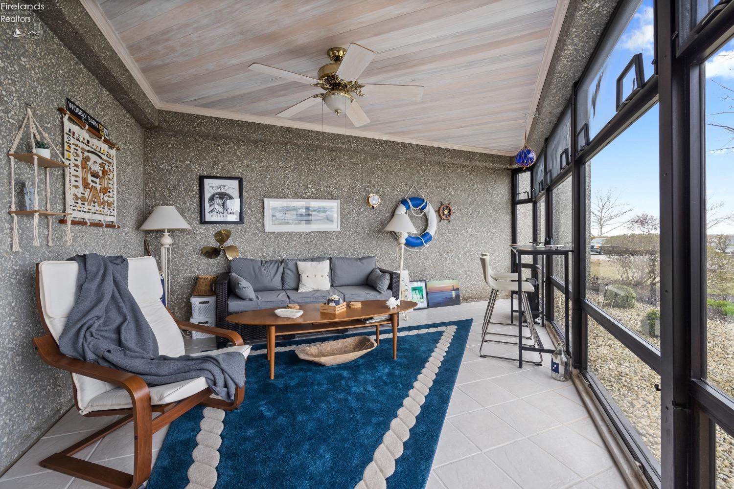 711 W Lakeshore Drive 106