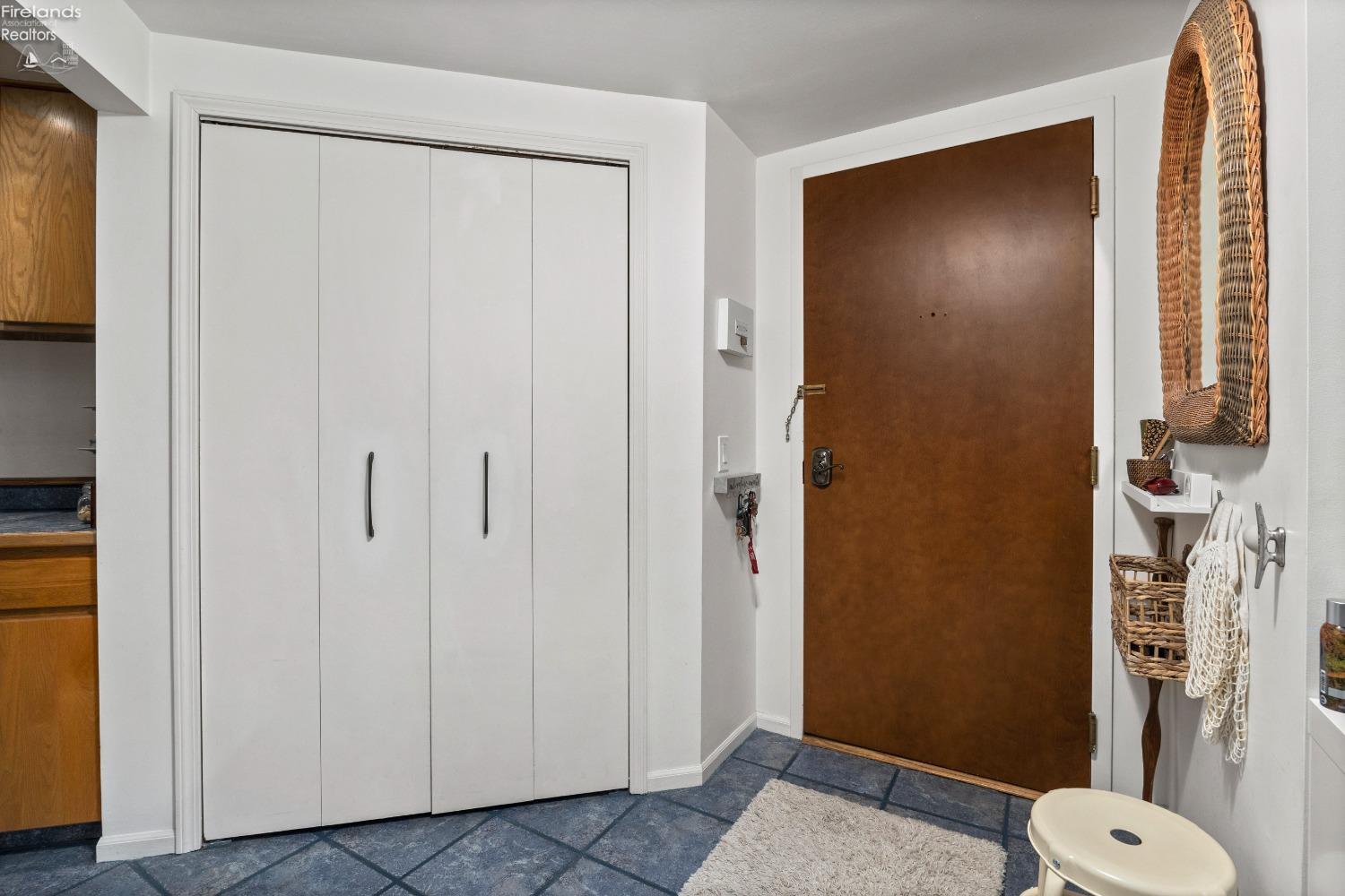 711 W Lakeshore Drive 106