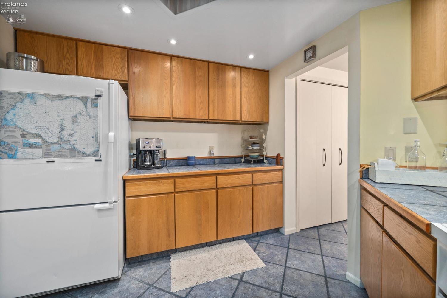 711 W Lakeshore Drive 106