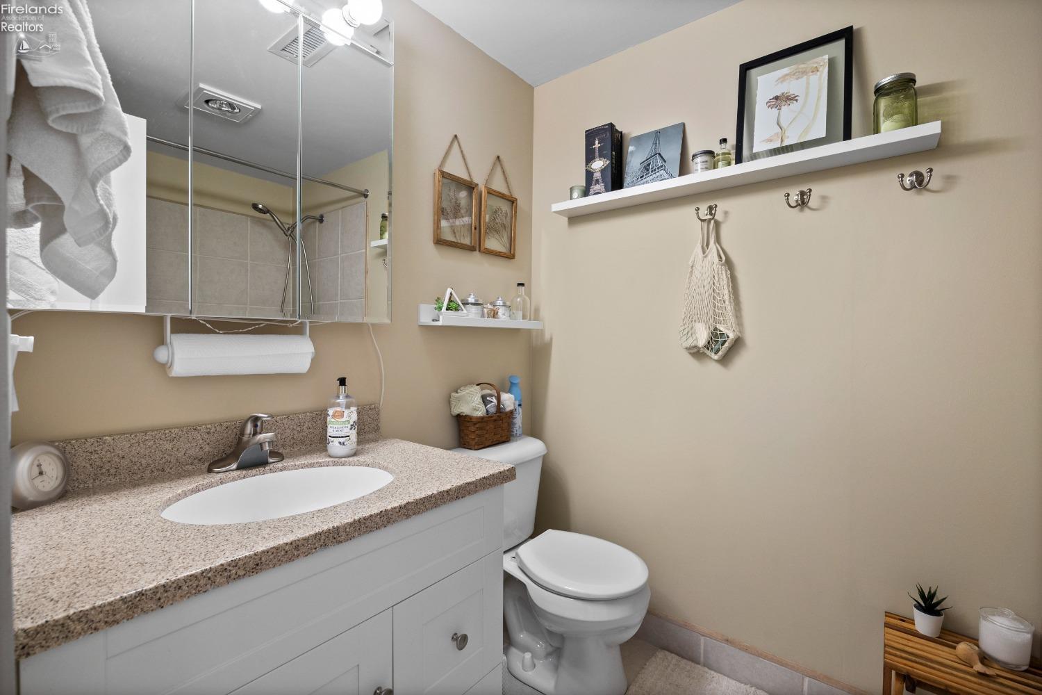 711 W Lakeshore Drive 106