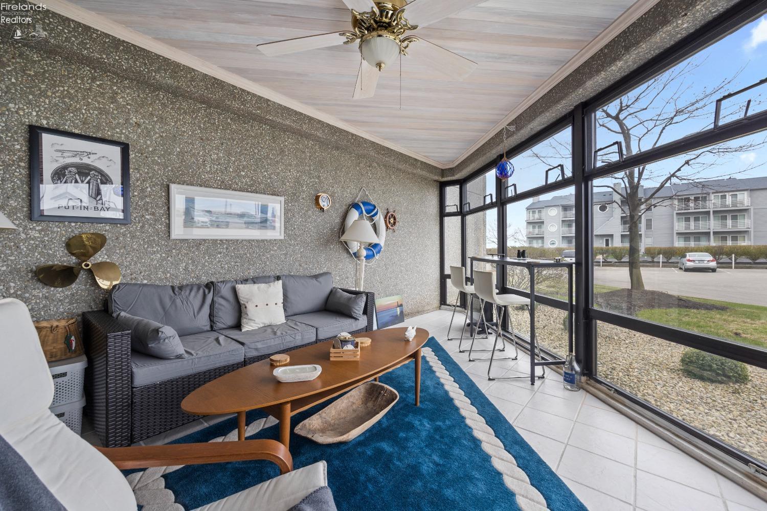 711 W Lakeshore Drive 106