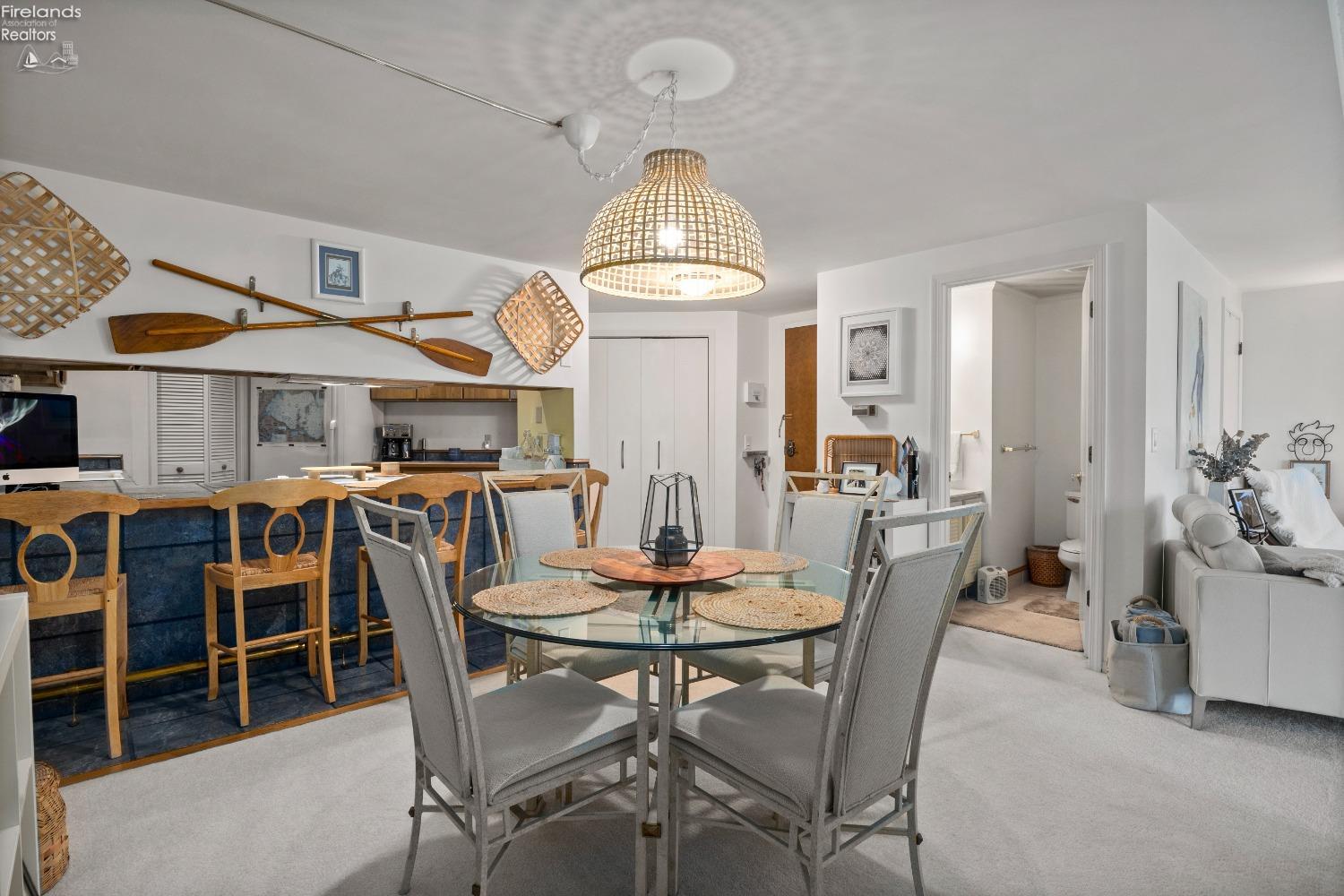 711 W Lakeshore Drive 106