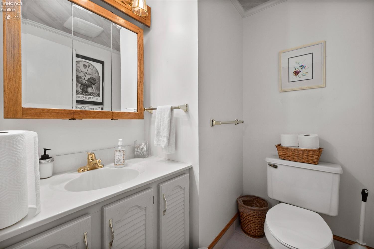 711 W Lakeshore Drive 106