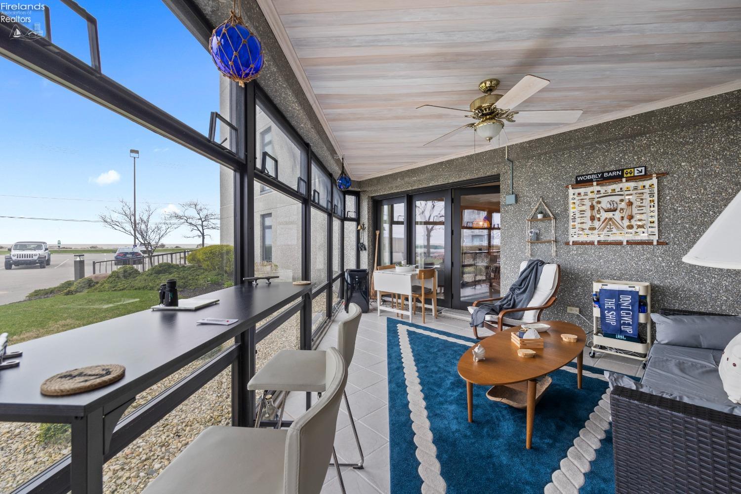 711 W Lakeshore Drive 106