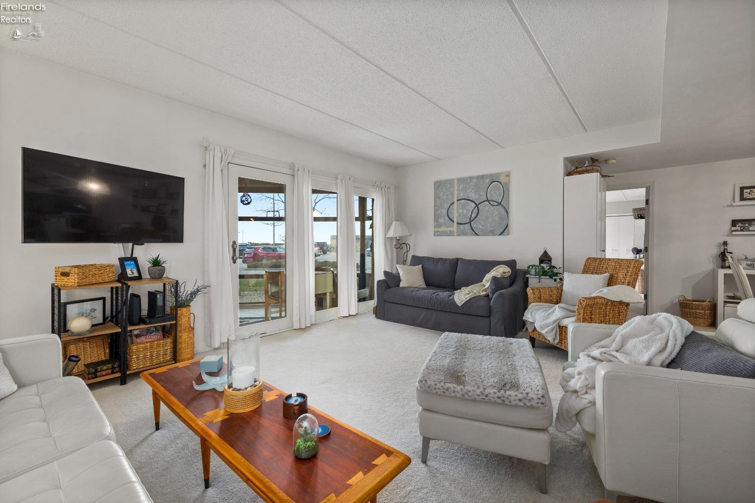 711 W Lakeshore Drive 106