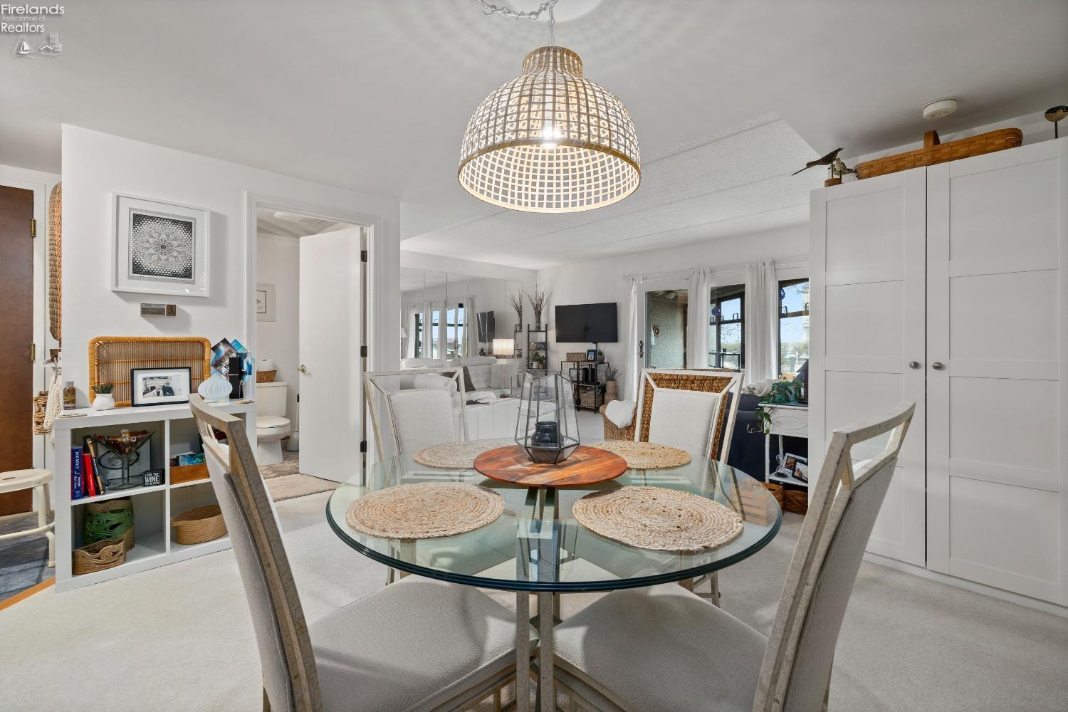 711 W Lakeshore Drive 106