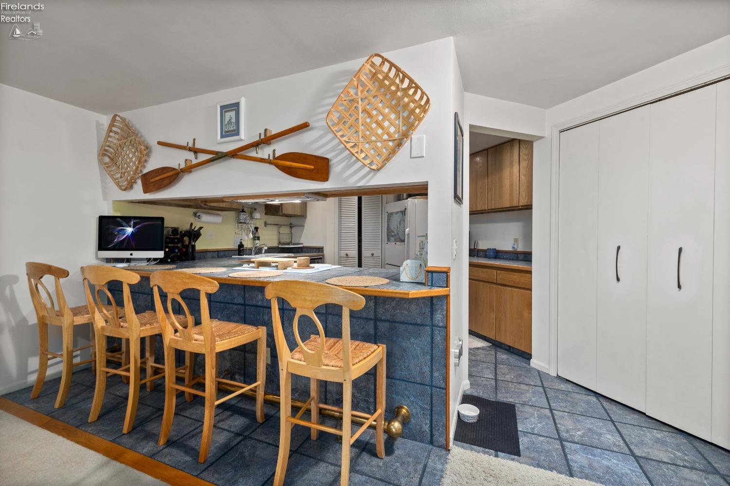 711 W Lakeshore Drive 106