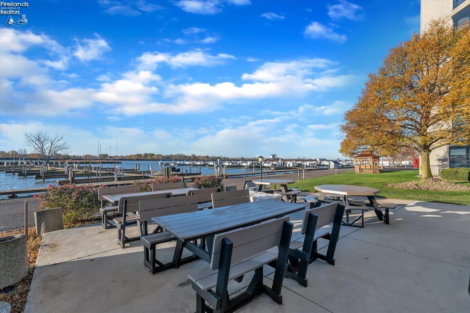 711 W Lakeshore Drive 106