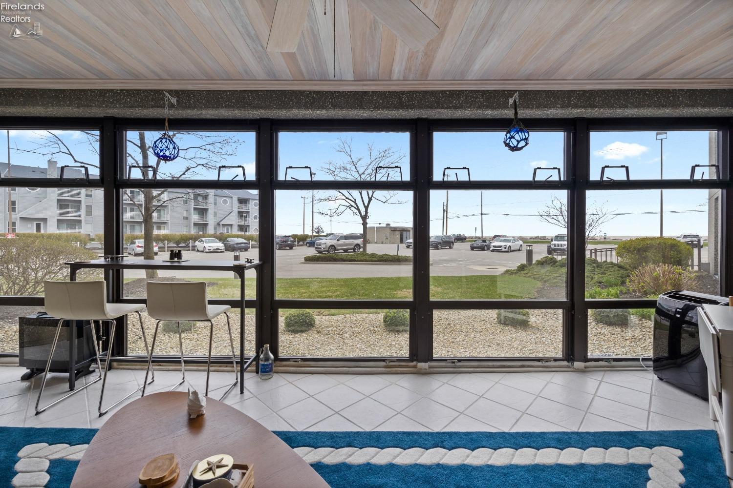 711 W Lakeshore Drive 106