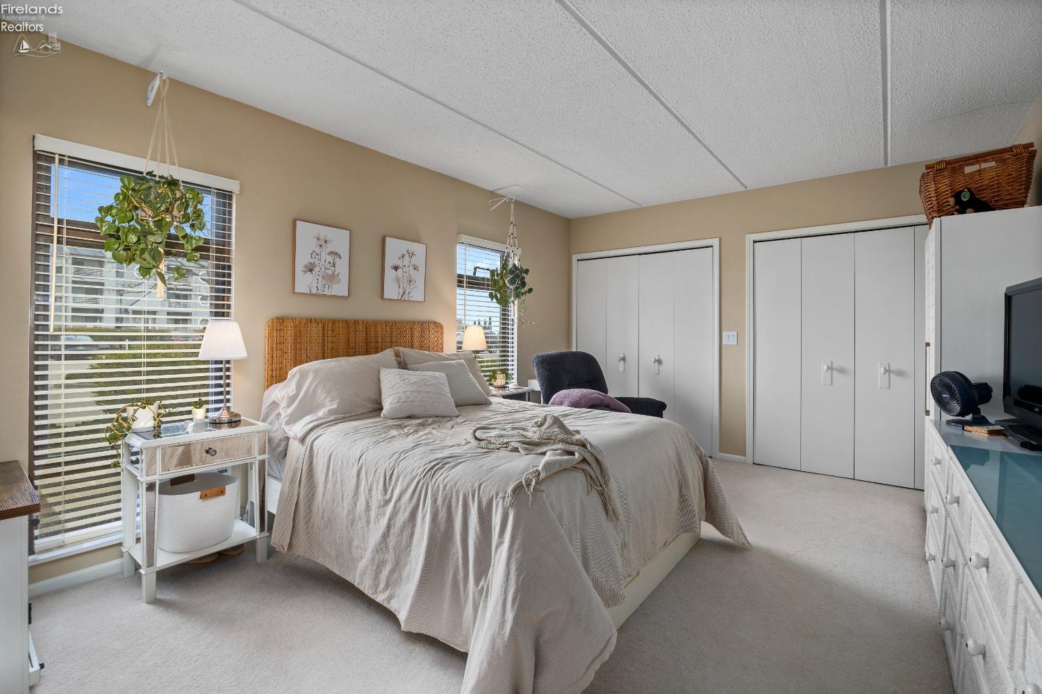 711 W Lakeshore Drive 106