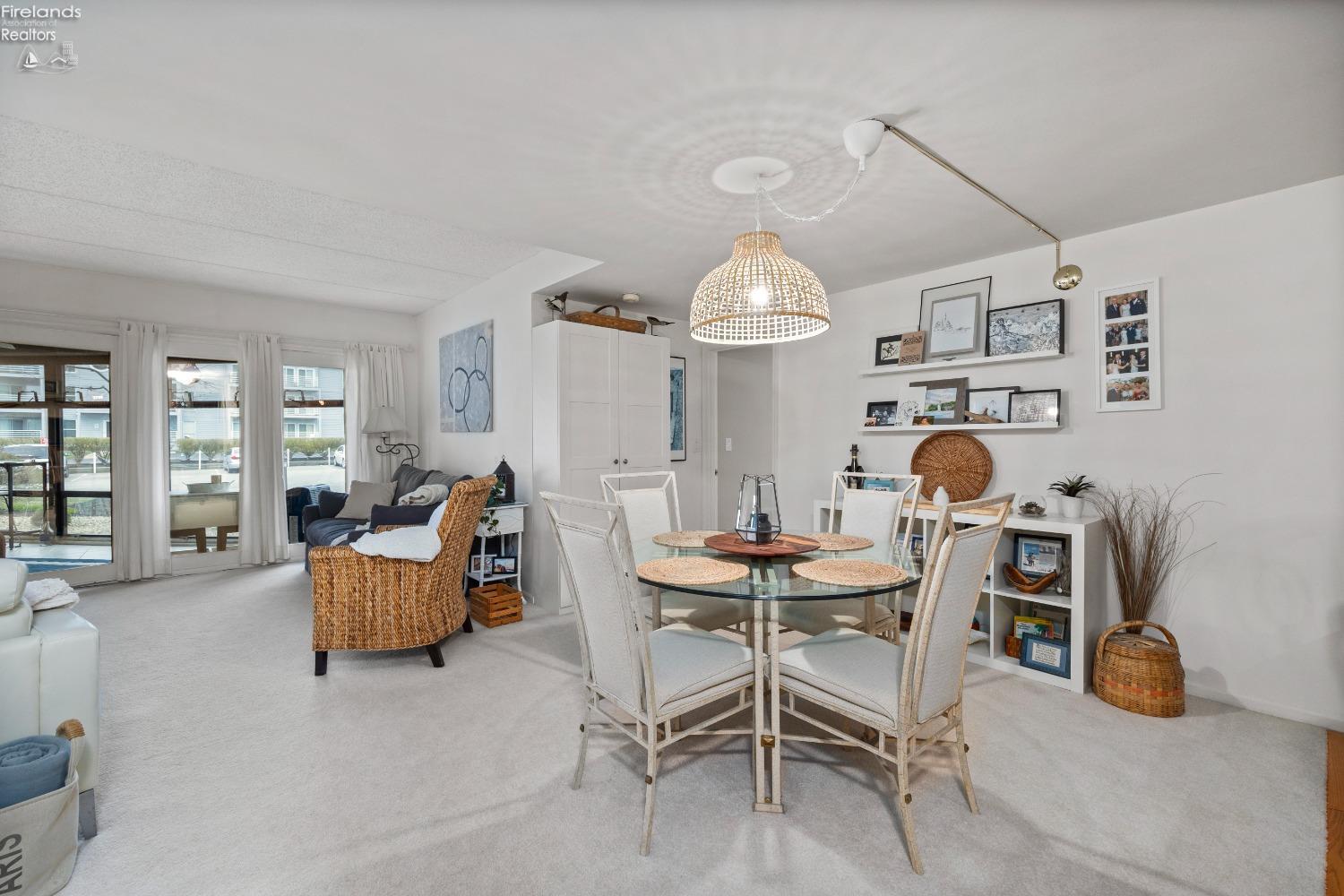 711 W Lakeshore Drive 106