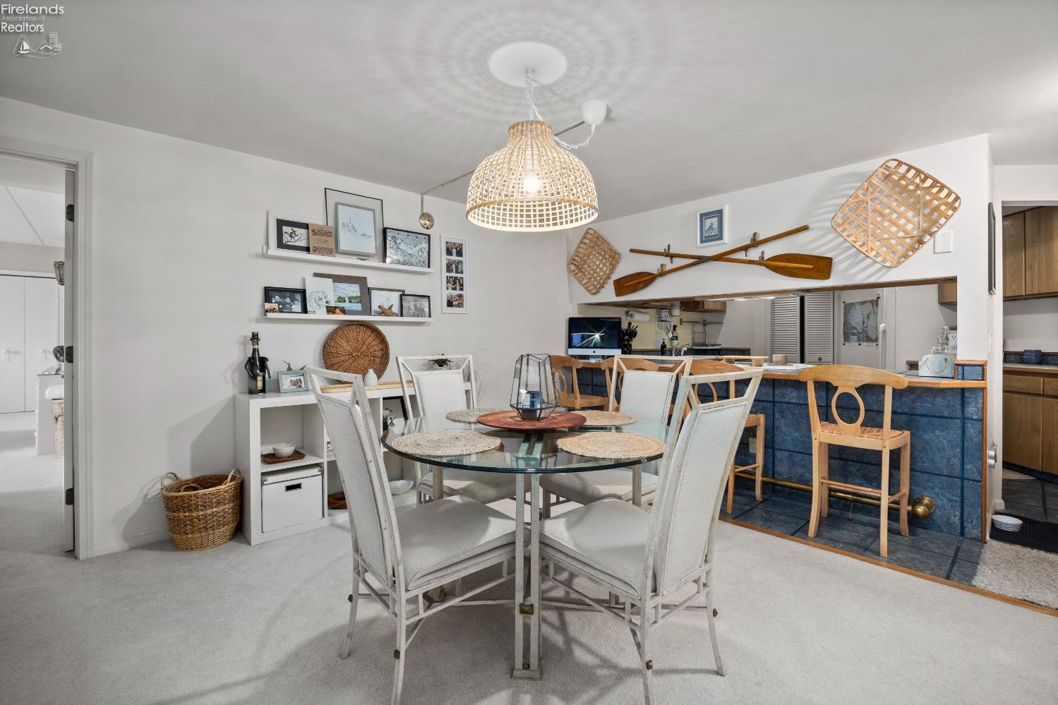 711 W Lakeshore Drive 106