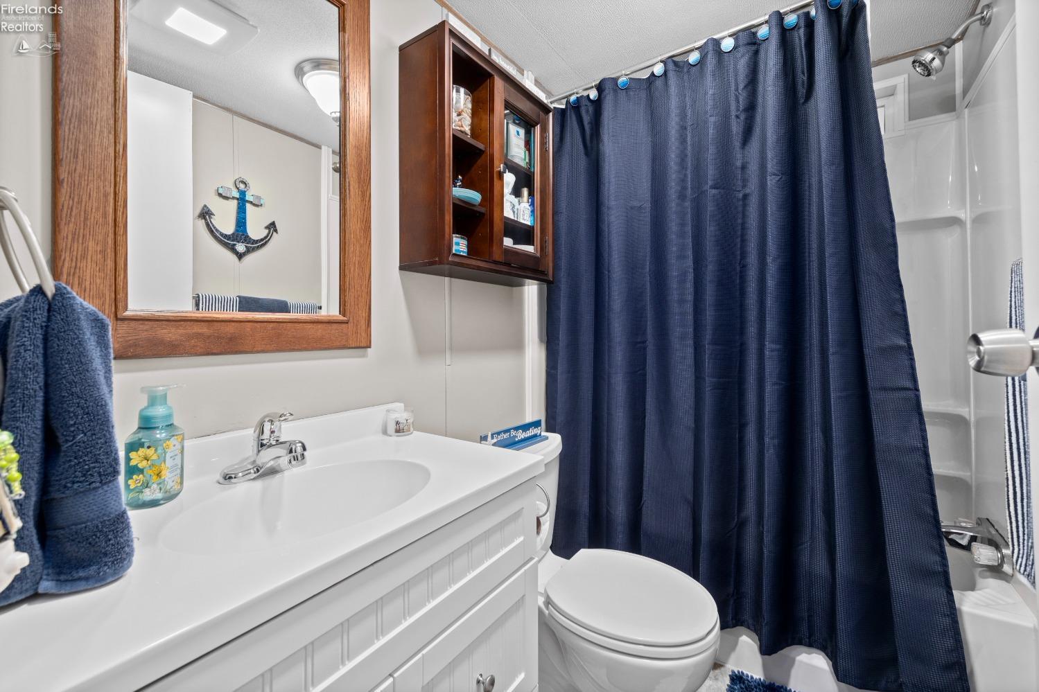 8175 North Shore Boulevard 70