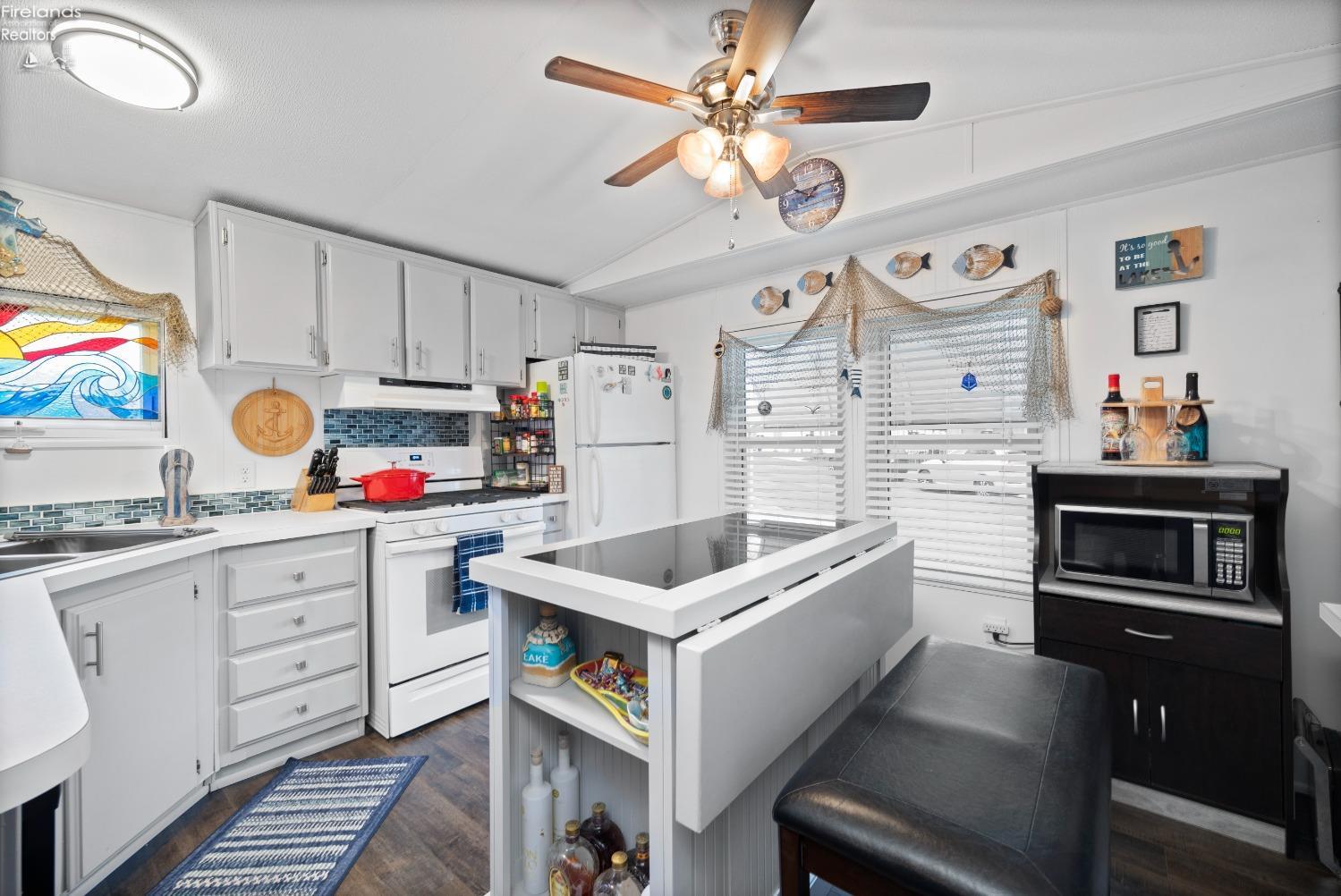 8175 North Shore Boulevard 70