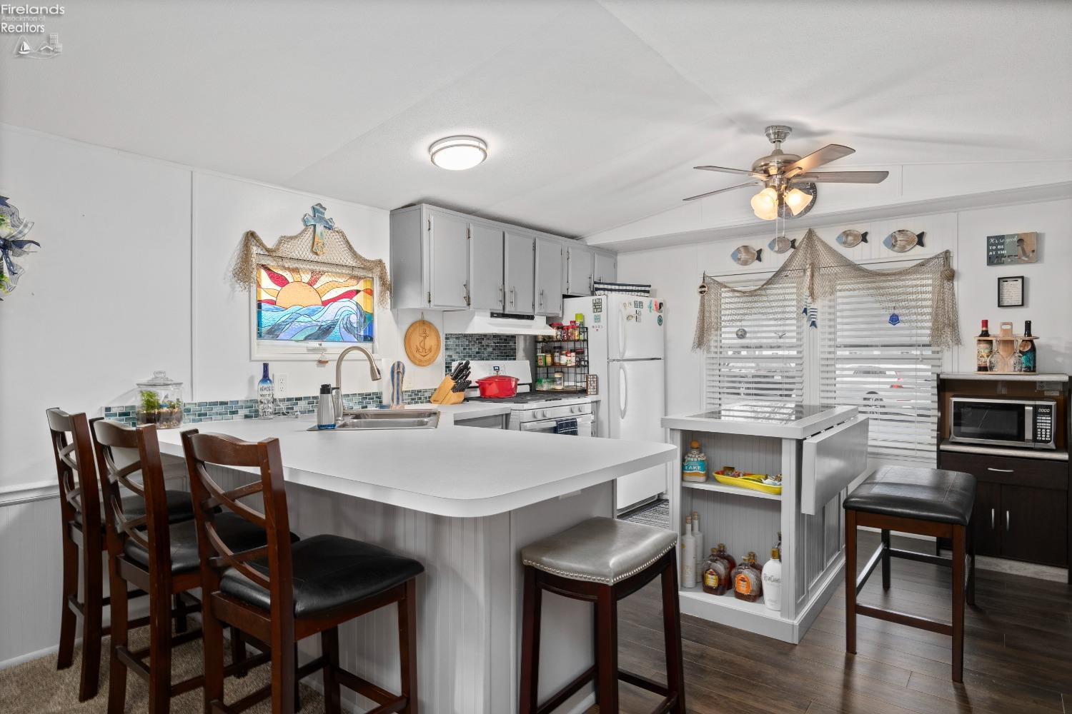 8175 North Shore Boulevard 70