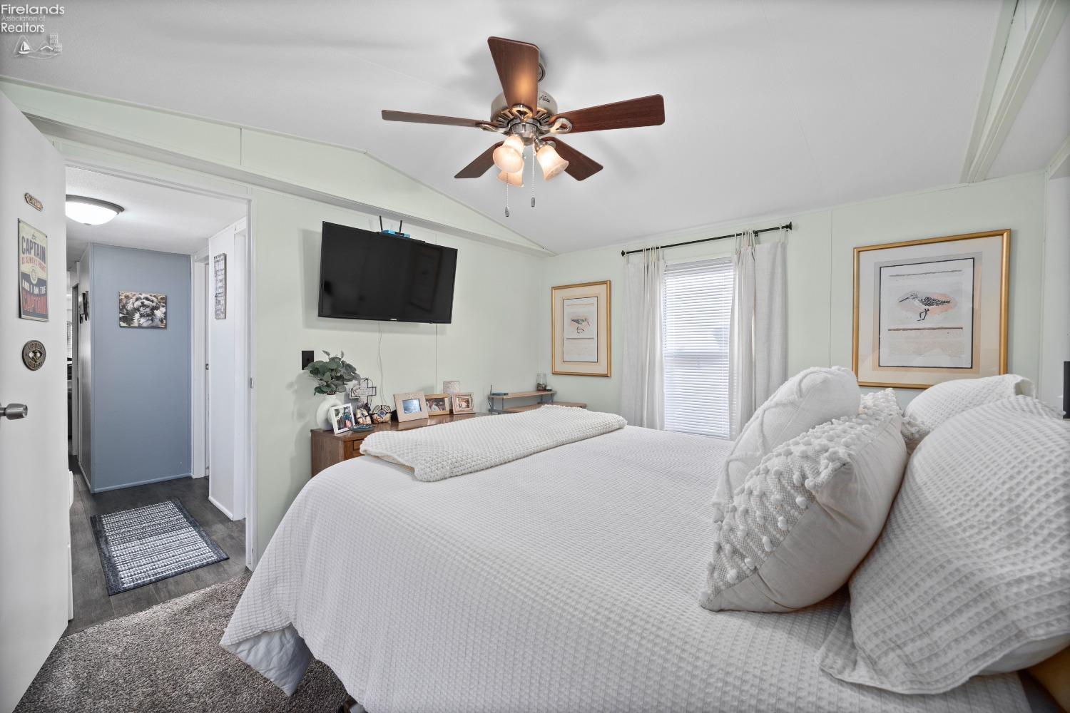 8175 North Shore Boulevard 70