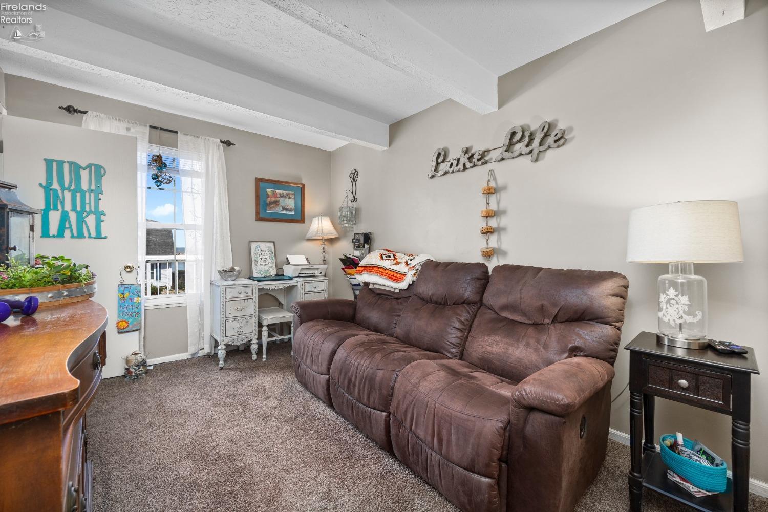 87 N Schooner Point Drive