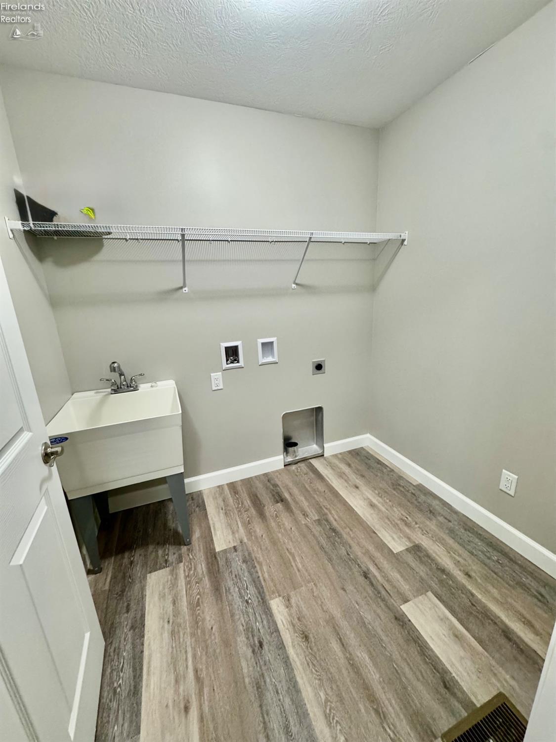 971 N Falling Water Boulevard