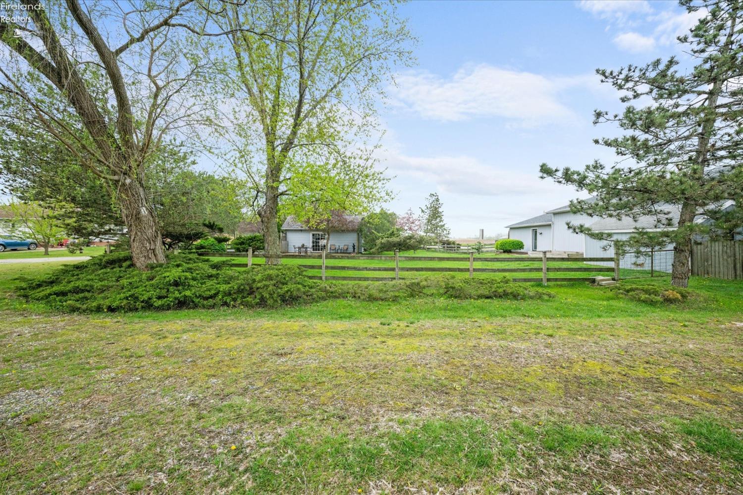 5821 N Benton Carroll Road