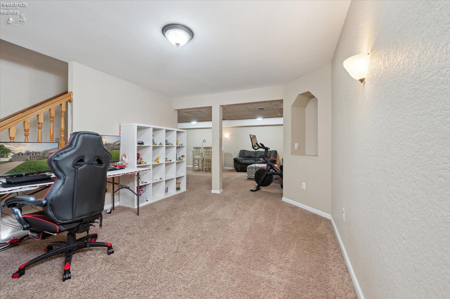 2371 Mckinley Dr