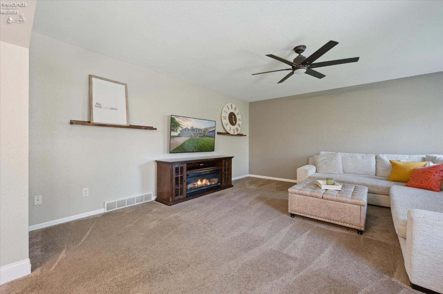 2371 Mckinley Dr