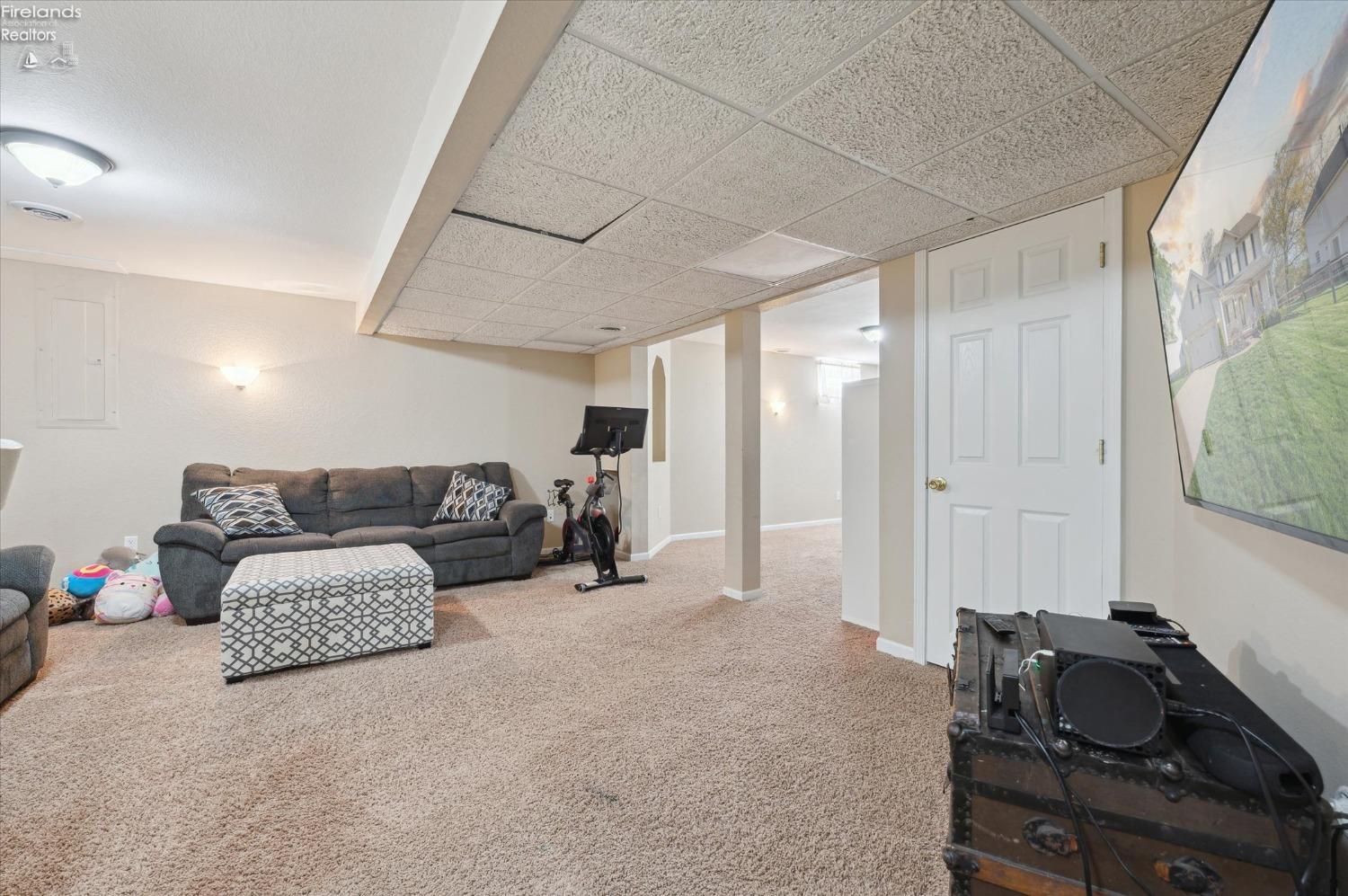 2371 Mckinley Dr