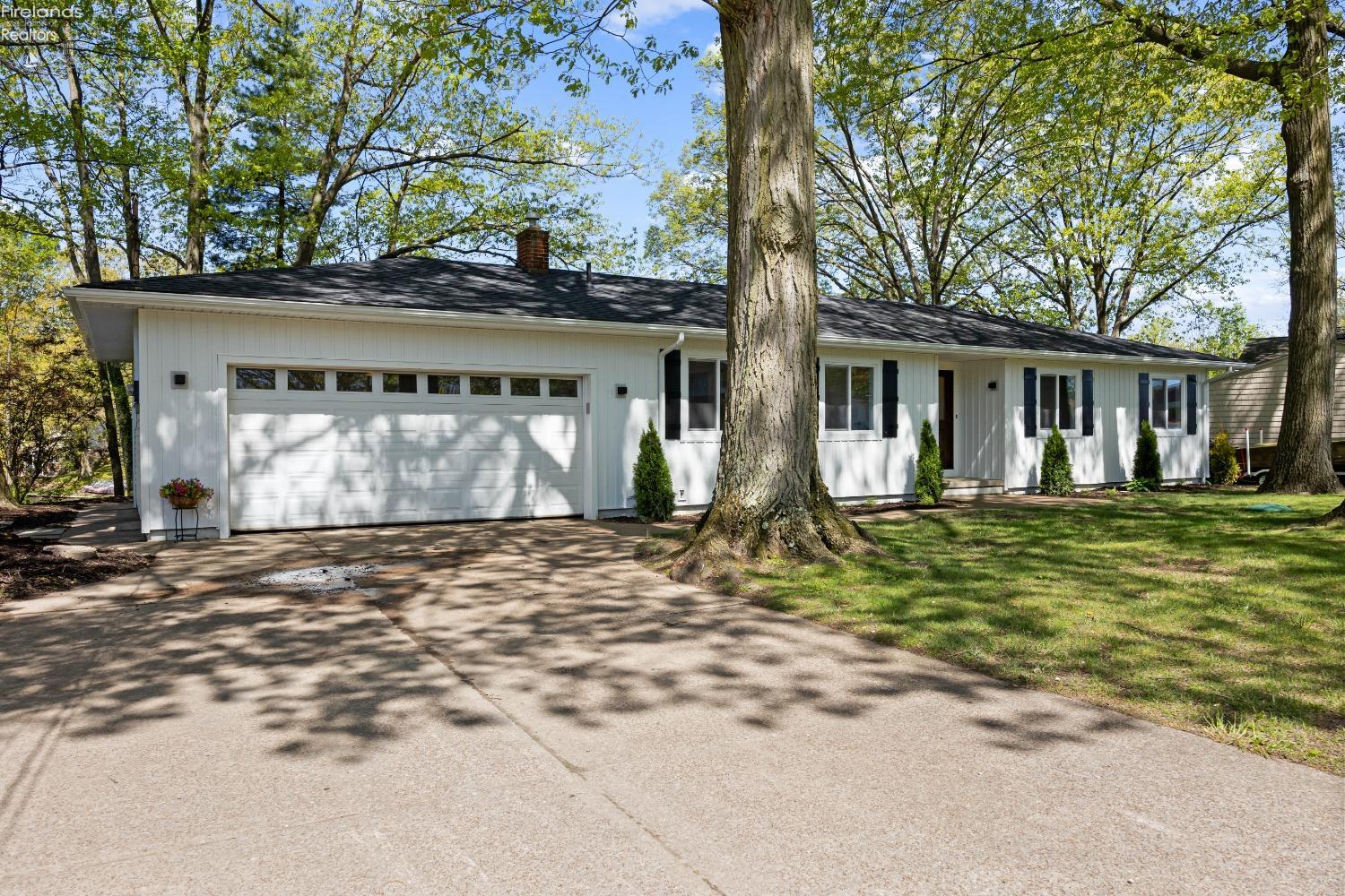 700 Lee Court