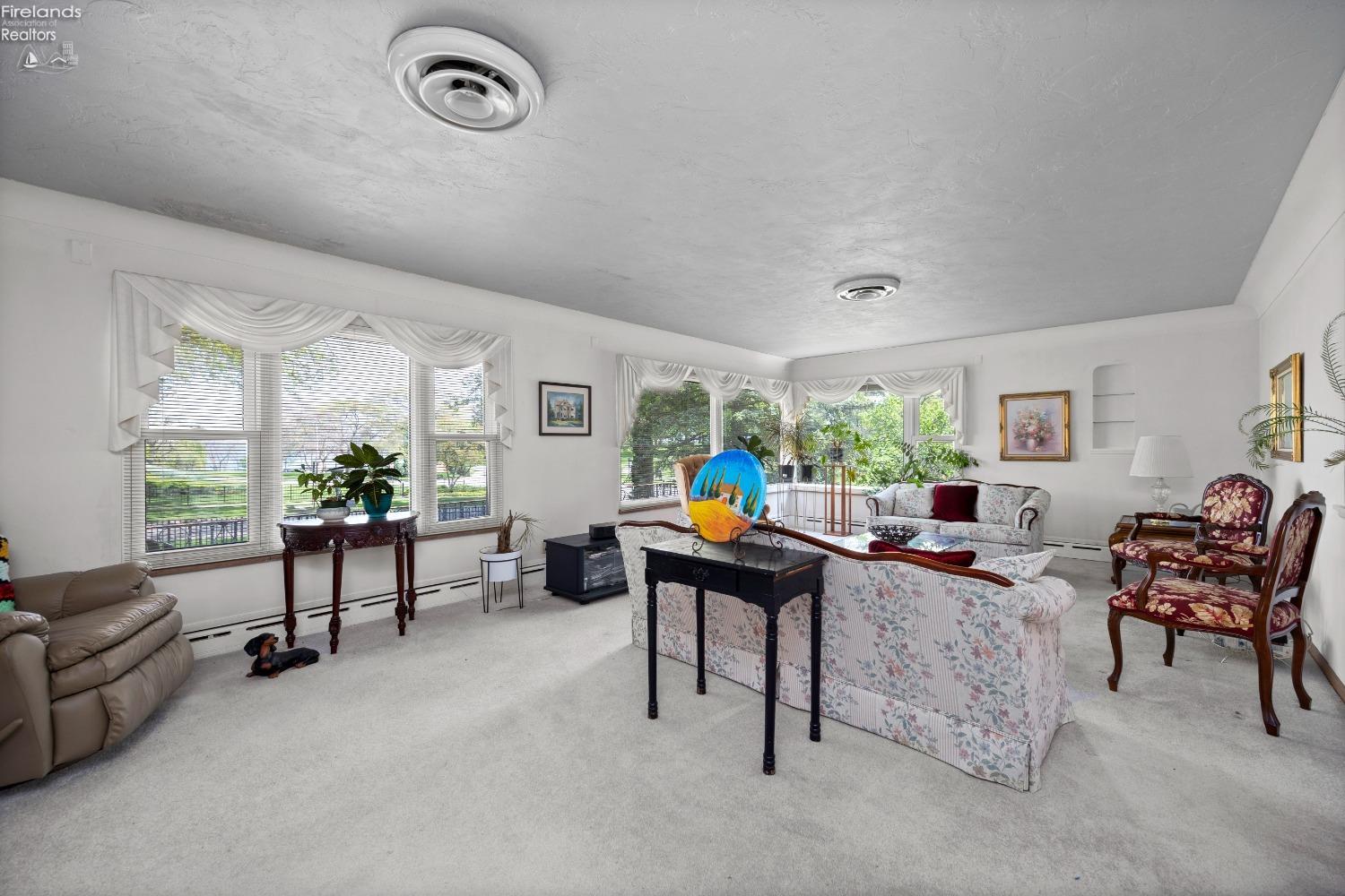 9903 Edgewater Dr.