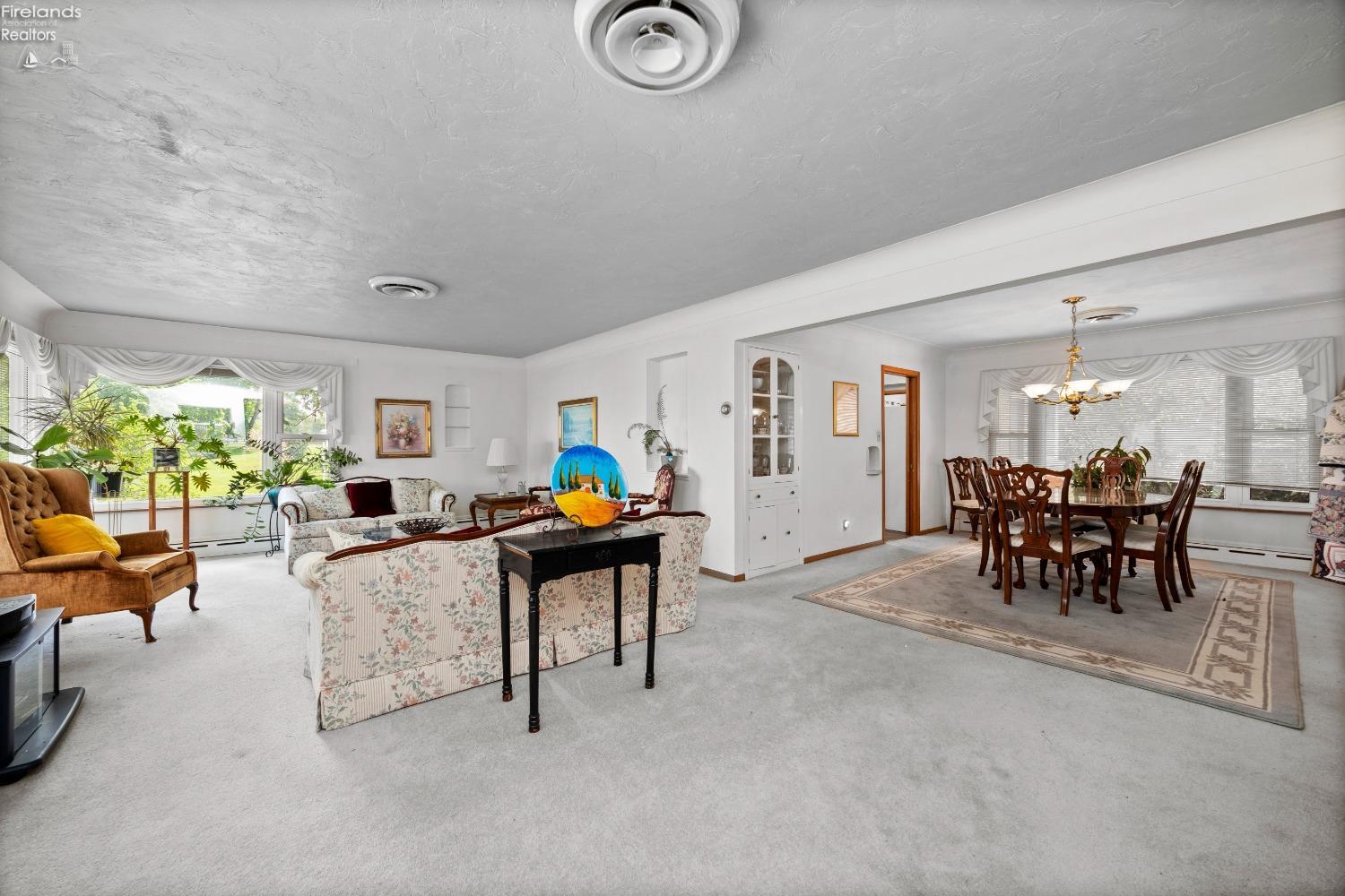 9903 Edgewater Dr.
