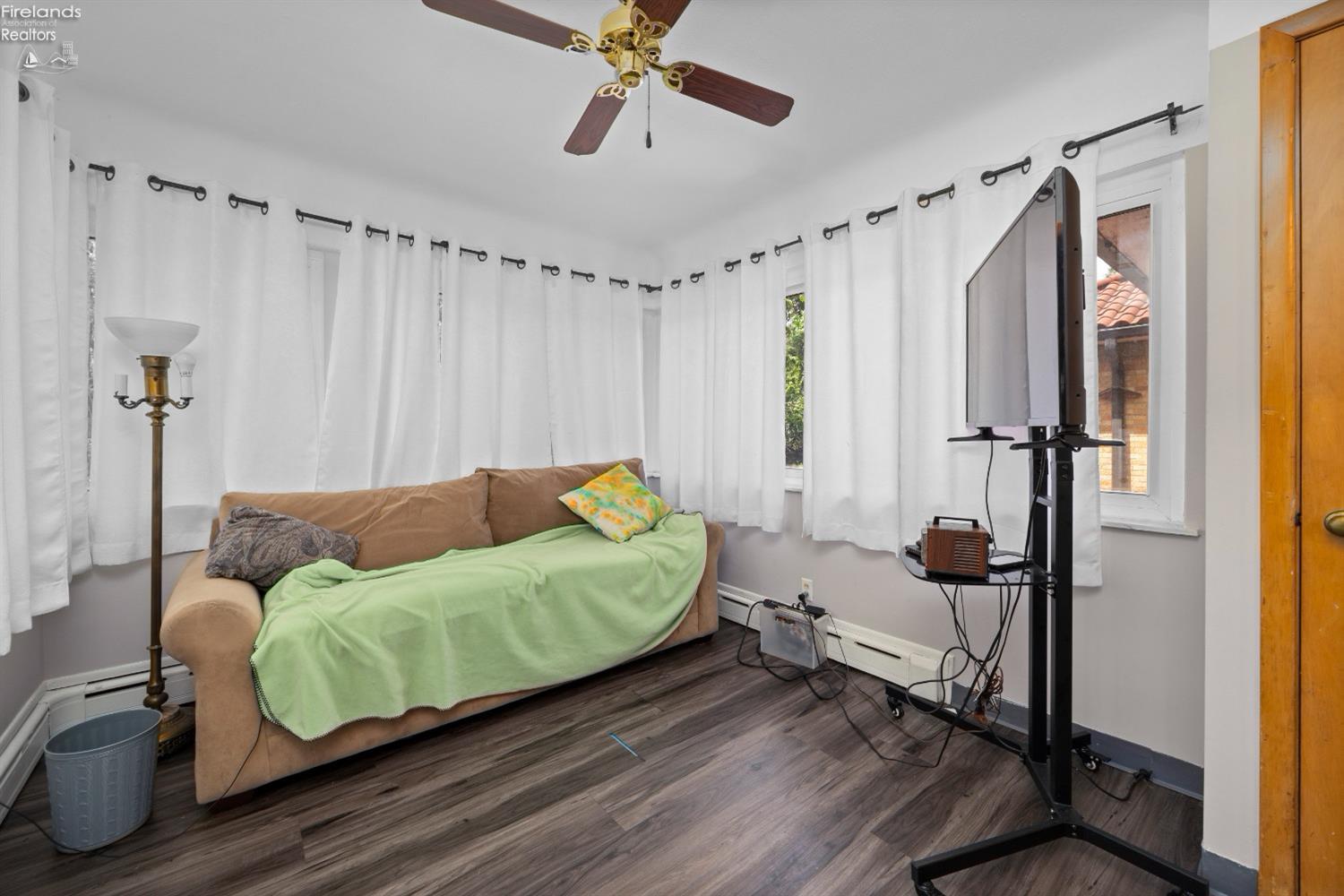 9903 Edgewater Dr.
