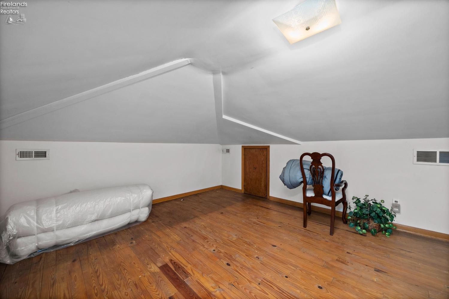9903 Edgewater Dr.