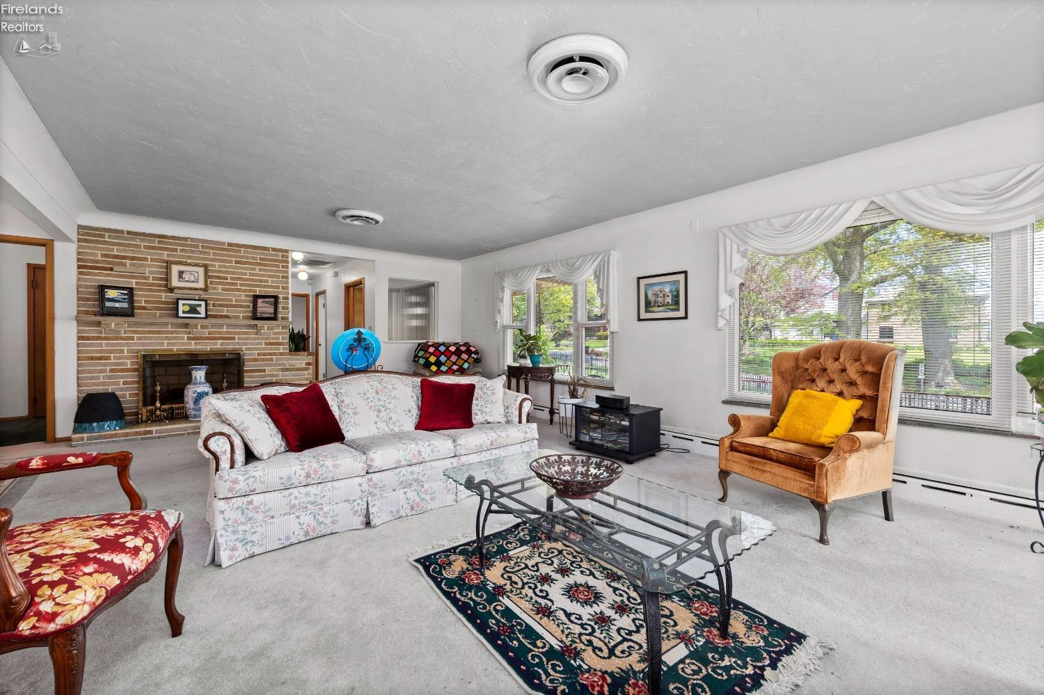 9903 Edgewater Dr.