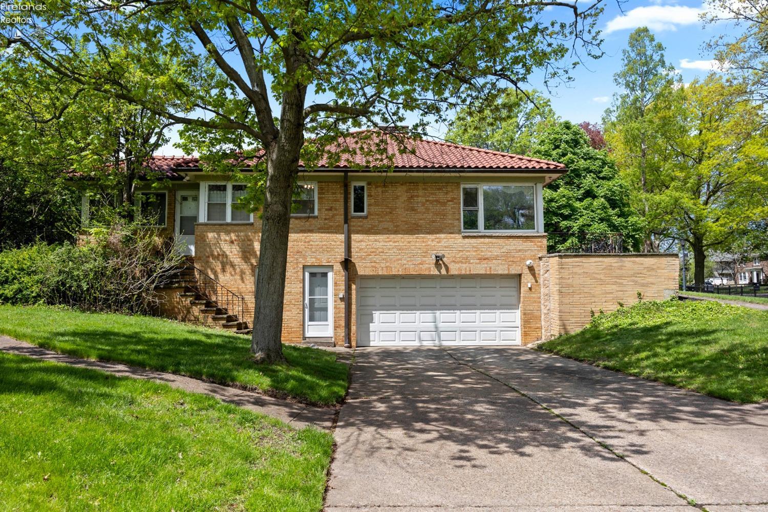 9903 Edgewater Dr.