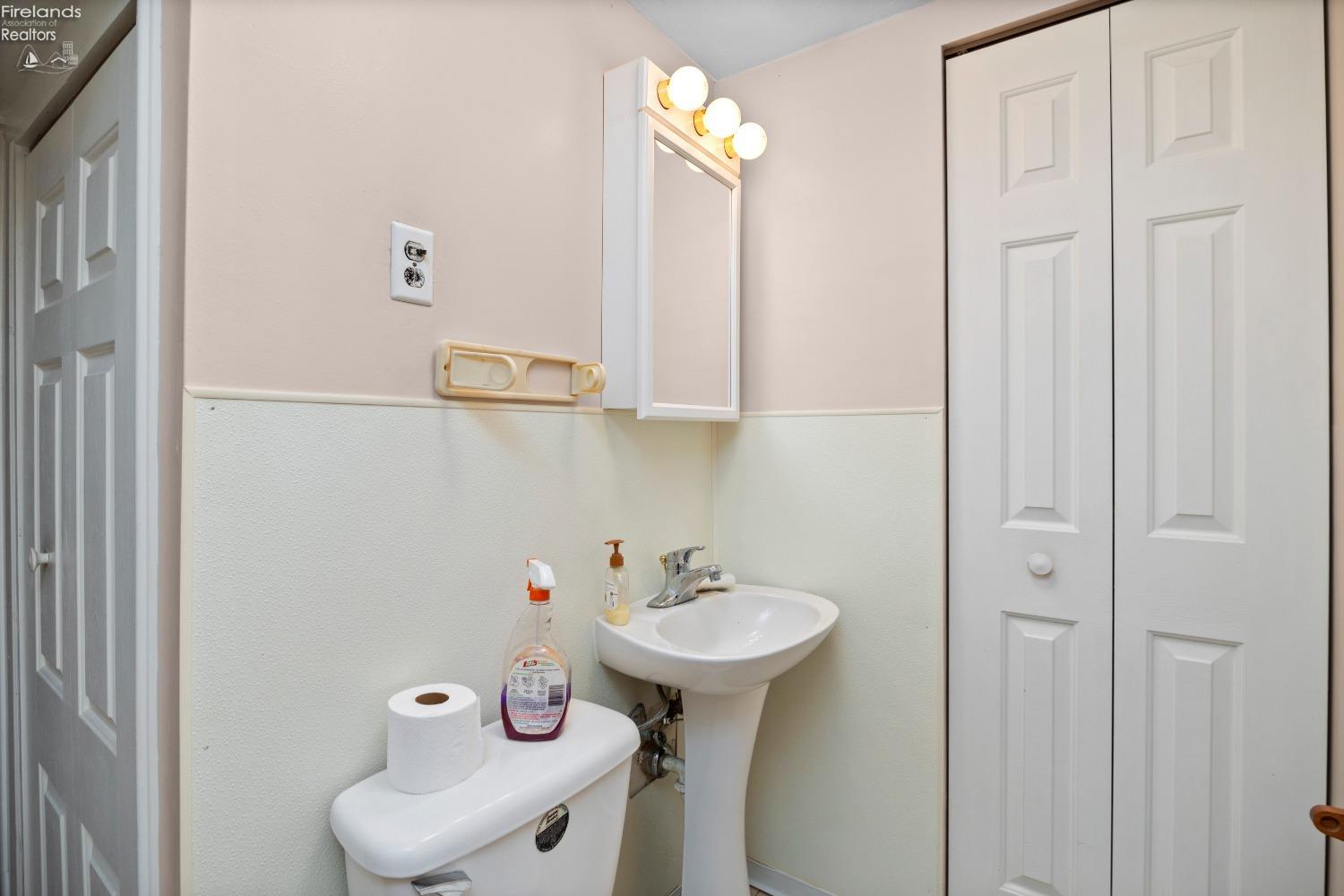 9903 Edgewater Dr.