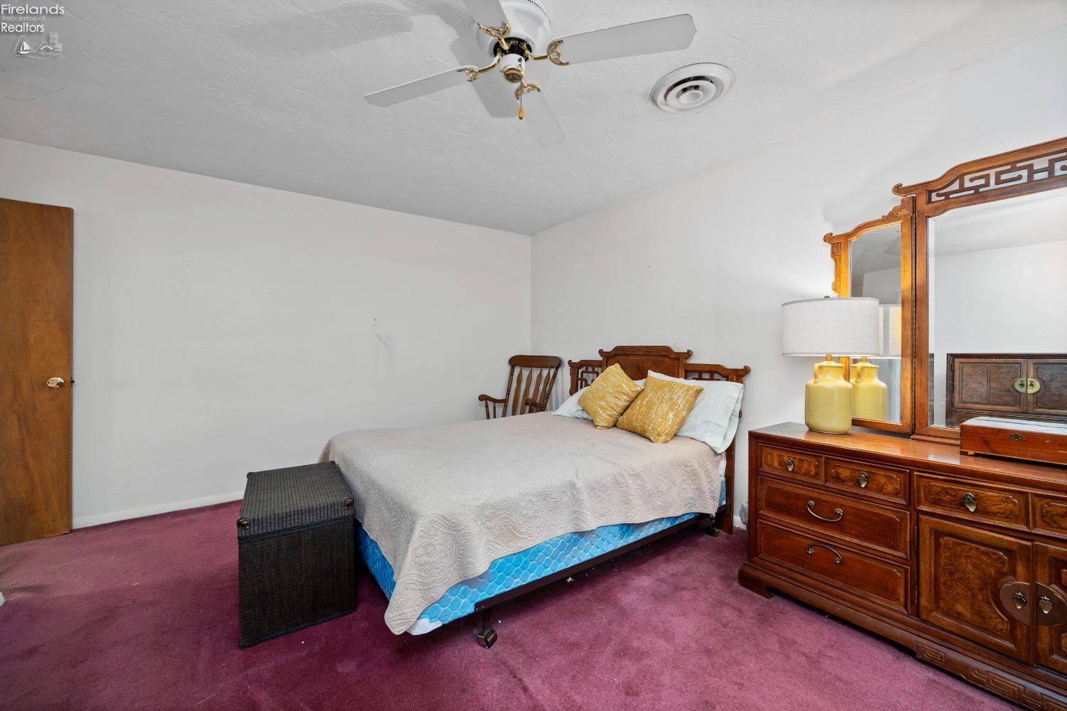 9903 Edgewater Dr.