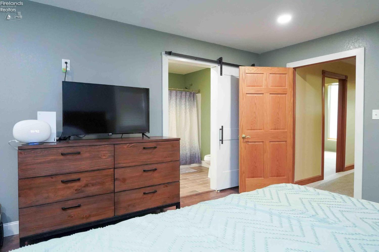 128 Elm