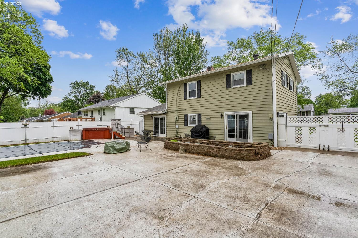 832 Maple Lane