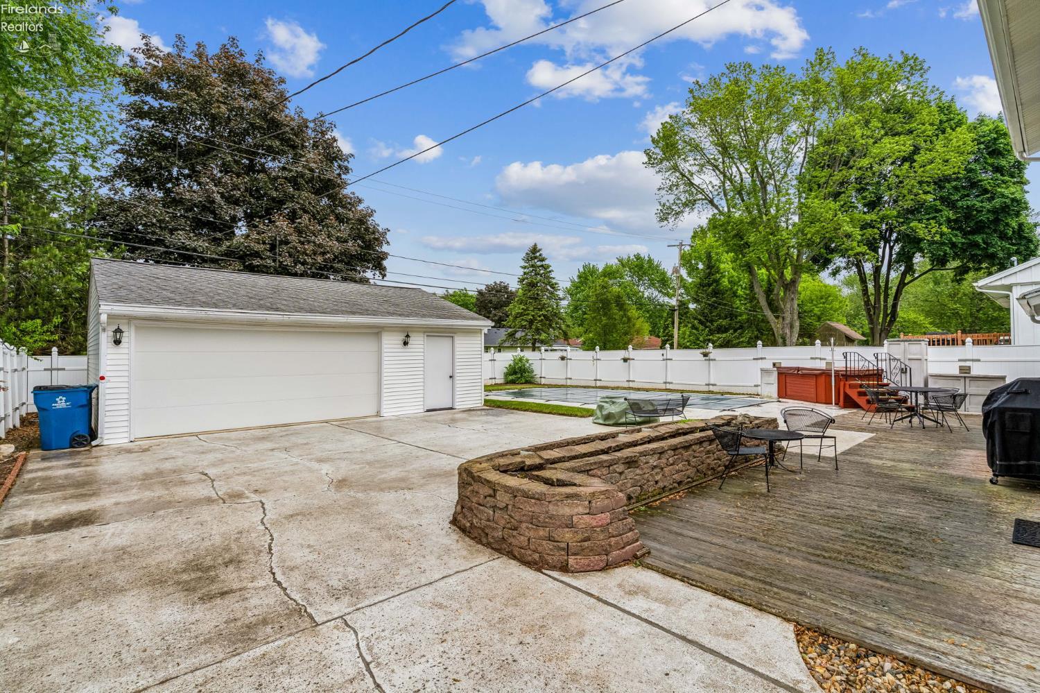 832 Maple Lane