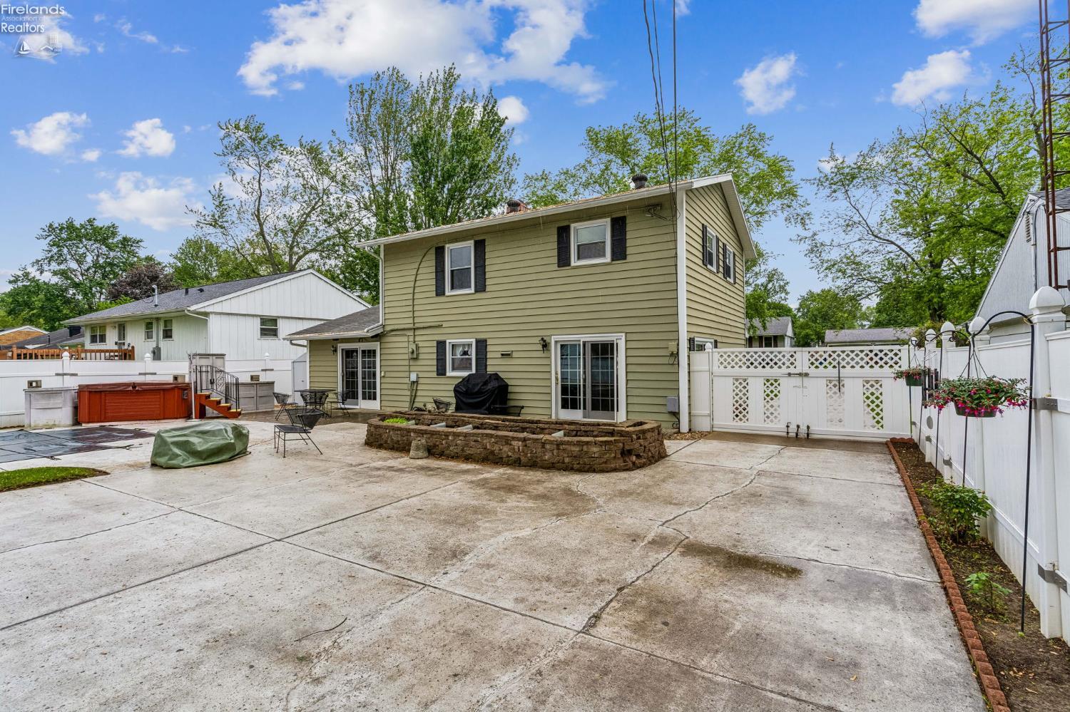 832 Maple Lane