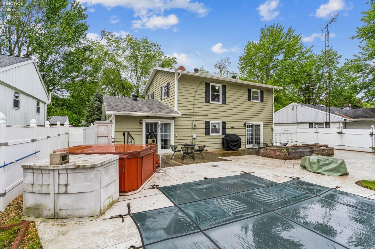 832 Maple Lane