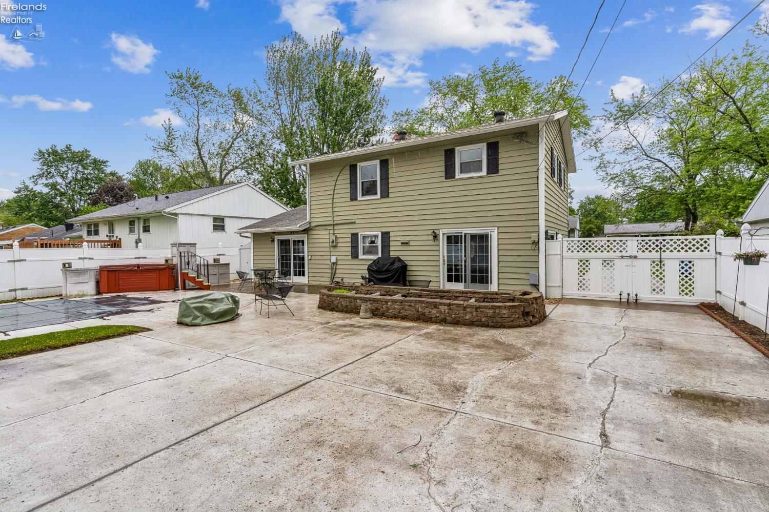 832 Maple Lane