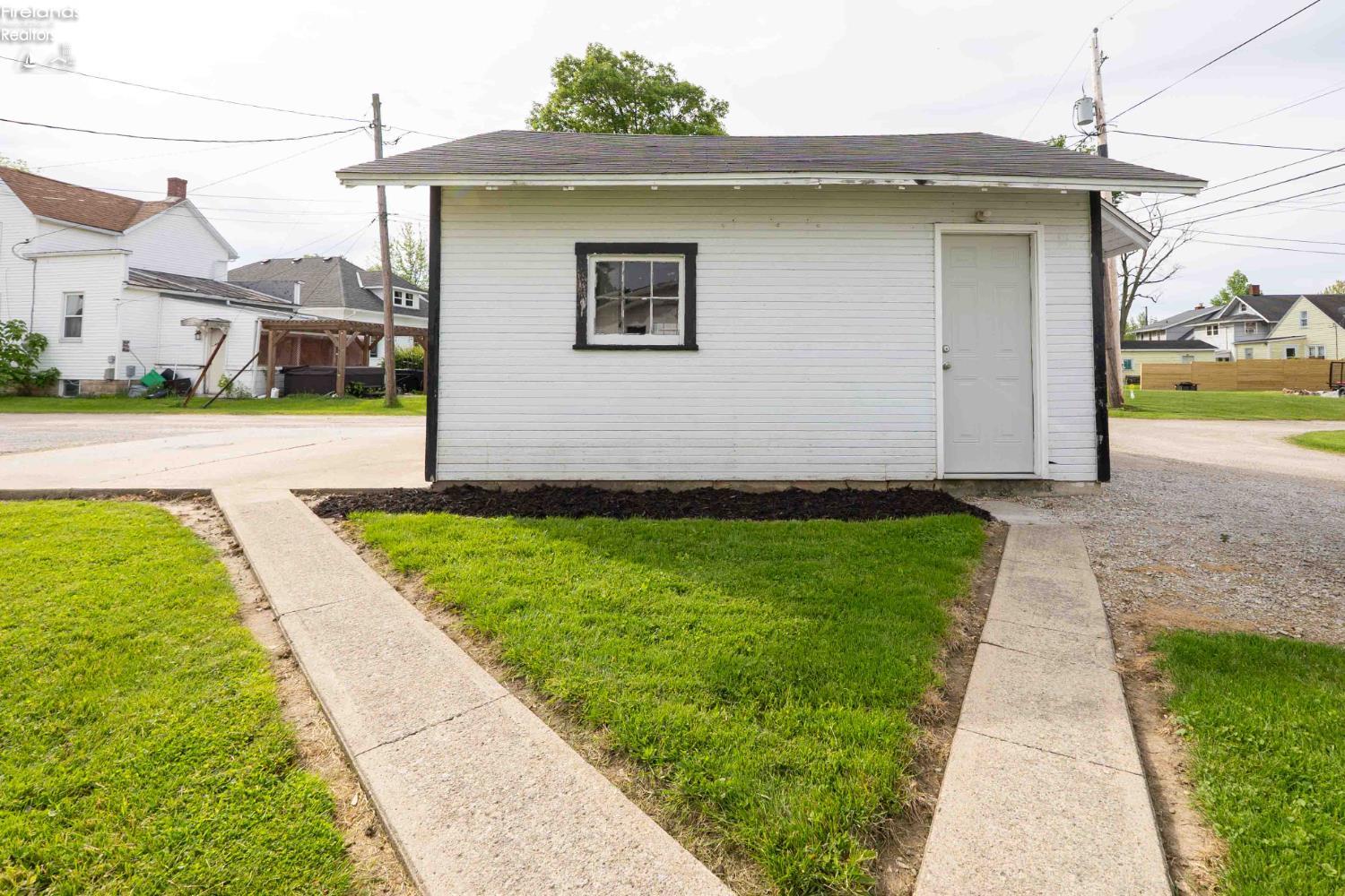 498 E Market Street